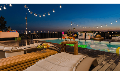 Tận Hưởng Beach-Pool Party sôi động tại Adorabay Resort